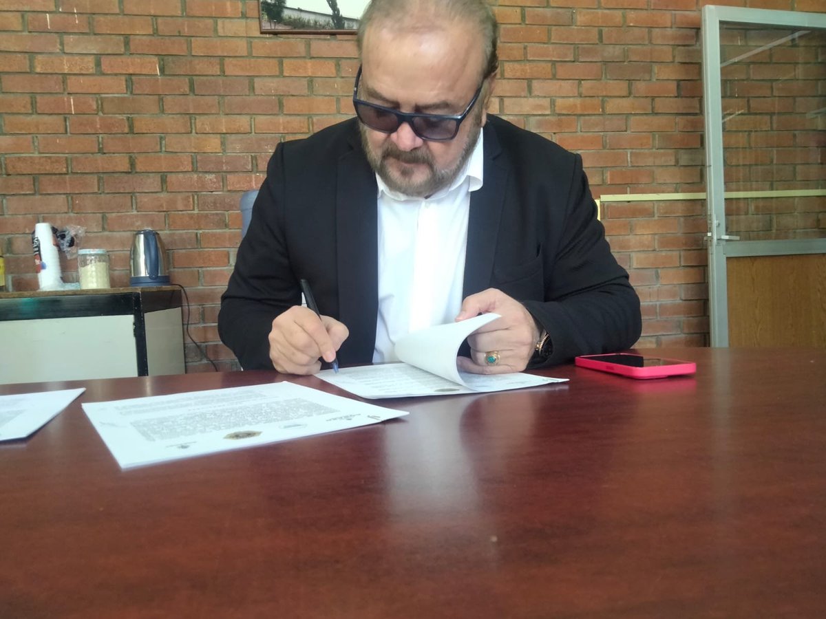 soterosoto's tweet image. El Ing. SoteroSoto, Pdte. del #ConsejoCívicoCiudadanoAC  firma #ConveniodeColaboración con Subsecretaria, la @sspdgo y el @COBAEDoficial para implemantar estrategias en materia de prevención y promoción de la salud mental. #Enhorabuena @Victorablanco @Luis_TV10 @xhunes @IGAL8A