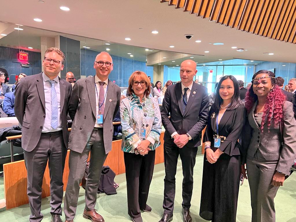 United Cities (@uclg_org) on Twitter photo #WaterAction
SG <a href="/UCLG_Saiz/">Emilia Saiz</a> delivers at the closing of the 🇺🇳 <a href="/UN/">United Nations</a> Water Conference💧 #LocalGov will need to be involved at all stages to ensure water security, ecosystemic transformation & upholding the human right to water everywhere to leave no one behind 🌍
#Listen2Cities #WaterAction
SG <a href="/UCLG_Saiz/">Emilia Saiz</a> delivers at the closing of the 🇺🇳 <a href="/UN/">United Nations</a> Water Conference💧 #LocalGov will need to be involved at all stages to ensure water security, ecosystemic transformation & upholding the human right to water everywhere to leave no one behind 🌍
#Listen2Cities