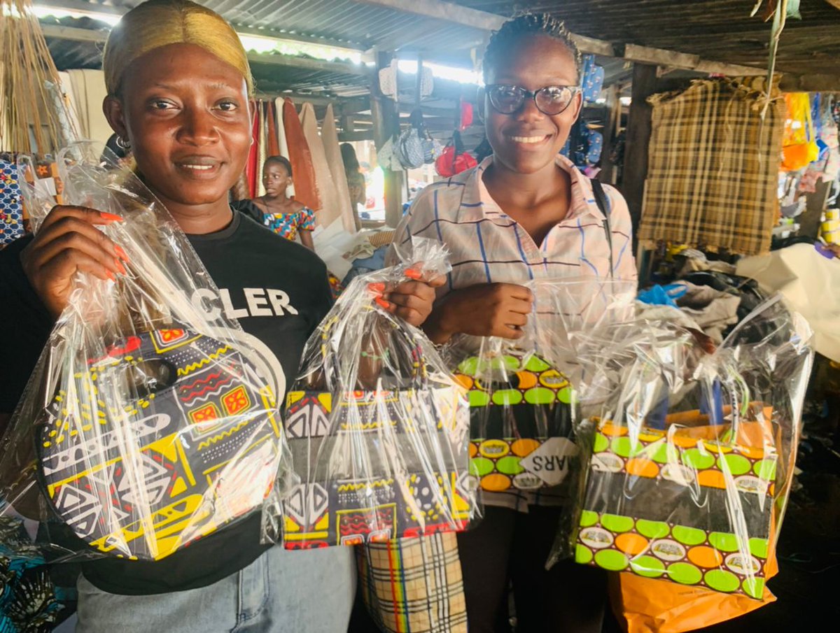 JeunesEnAction2's tweet photo. 2/2
félicitations à toutes nos apprenantes et surtout grand merci🙏🏻pour la confiance.

Rdv le 08 avril pour la remise de brevet
#Auto-prise en charge par l'entrepreneuriat
#Produit_local +243 
@ONUFemmesRDC @ONURDCongo @DeniseNyakeru @50Femmes @VlfCongo @RDC_sfvs @actionfemmes https://t.co/1IECL9rZ2M