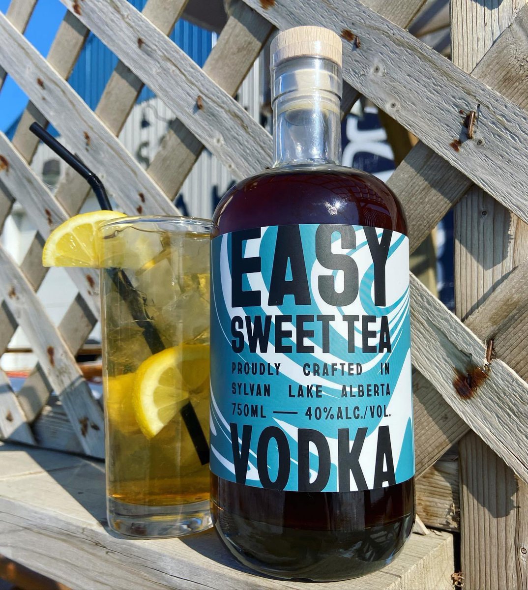 easy_vodka's tweet photo. ⚡️EASY SWEET TEA⚡️Vodka is here!! 👀 
Pour 1.5oz over ice in a 12oz glass, mix with water, and Enjoy! 🍸🍋
.
Now available in the @snakelakebrewco taproom! 
.
#craftdistilling #sylvanlake #albertamade #drinklocal #drinkalberta #vodka #easyvodka #smallbatch #sweetteavodka https://t.co/iFa3PVUvAa