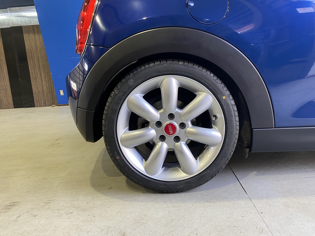 sevenknotmini's tweet photo. こんにちは！ セブンノット野田店です。
本日、RQ MAXILITE を装着させて頂きました！

#bmw #bmwmini #mini #minicooper #minicoopers #minijcw #f54 #f55 #f56 #f57 #f60 #maxilite #wheel #sevenknot #ミニカスタム #マキシライト #ミニ好きな人と繋がりたい #フォロワー募集中 #千葉県 #野田市 https://t.co/681YPN91cX