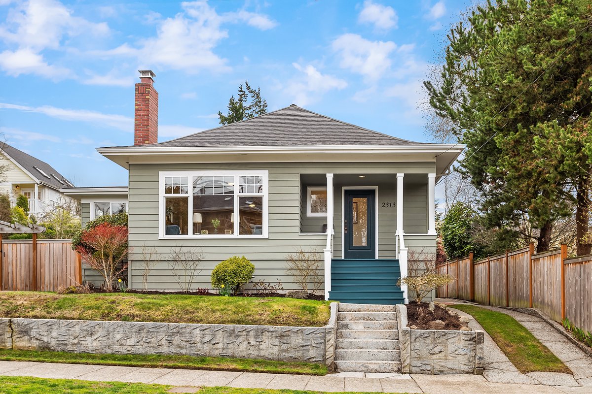 truexproperties's tweet image. Absolutely wonderful 1907 Craftsman that’s been beautifully and thoughtfully updated while maintaining the exquisite charm of the home. bit.ly/3lAWSi7 #justlisted #theresatruexproperties