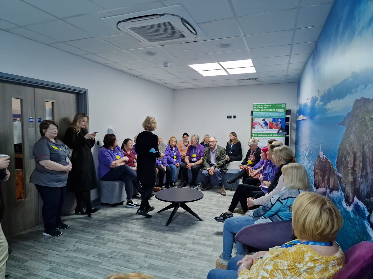 jaynee2020's tweet photo. A great afternoon. Thank you Robert Halfon for visiting our Compassionate care (Namaste) volunteers @PahVolunteers @NHSHarlow @halfon4harlowMP @FinolaDevaney @nhs_shahid @nicejaus @carolineashto4 @phillipahaslehurst https://t.co/LewBrRcGon