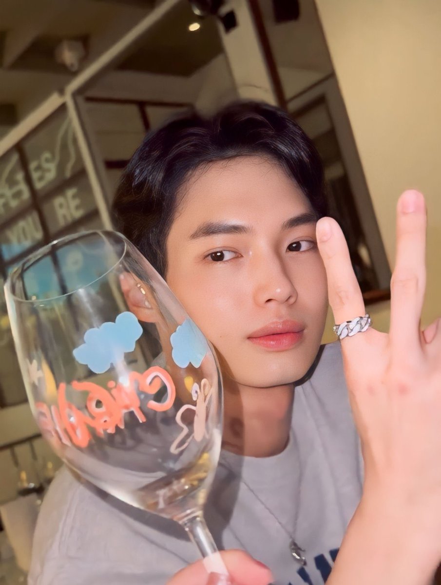 Yellow_sticker's tweet photo. It's so shiny ✨️ 
He is afraid of scratches if he wears it too often... but he must wear it on special occasions 🤭
#ไบร์ทวิน https://t.co/mSXVznoDMv
