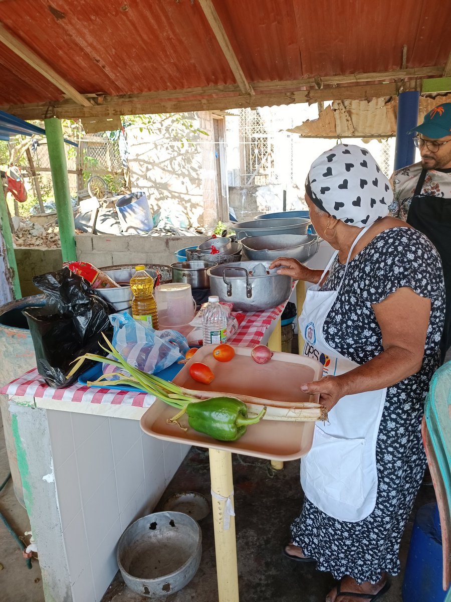 andreacardosodi's tweet photo. El #Caribe es mucho más que carbón, parques eólicos y solares. El Caribe está lleno de sabores, colores, biodiversidad, multiculturalidad, pluriversos q se reflejan en sus tradiciones y su cocina. 
Curso Cocina Ancestral de @BelenoCrespo del programa Antropología en @Unimagdalena https://t.co/DhHn4Cugbu