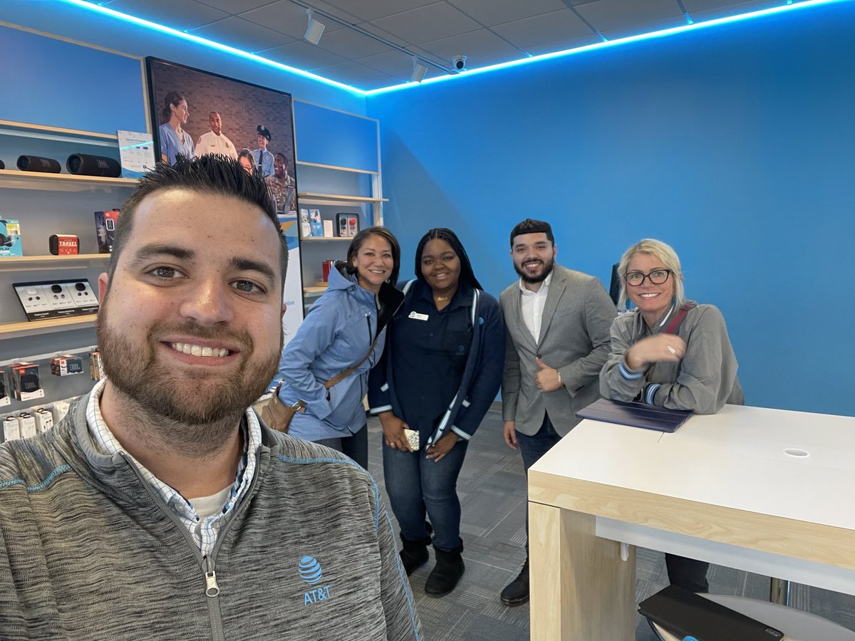 What a great day today! A little rain didn’t stop all the great insight and knowledge. With music 🎶 and TV 📺 blasting we are going to have another memorable year! Thanks @404girl and @jillmill321 for everything today! @AFerrufinoV and I are ready to continue an amazing 2023! 🧱