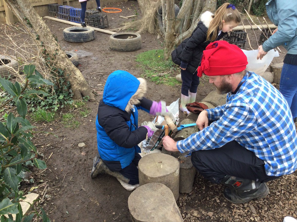 ysgolyddraig's tweet photo. #YYDOgwr enjoying forest school making s’mores, building nests and making a fire #outdoorlearning #walkinthewild https://t.co/kYx75RucSp