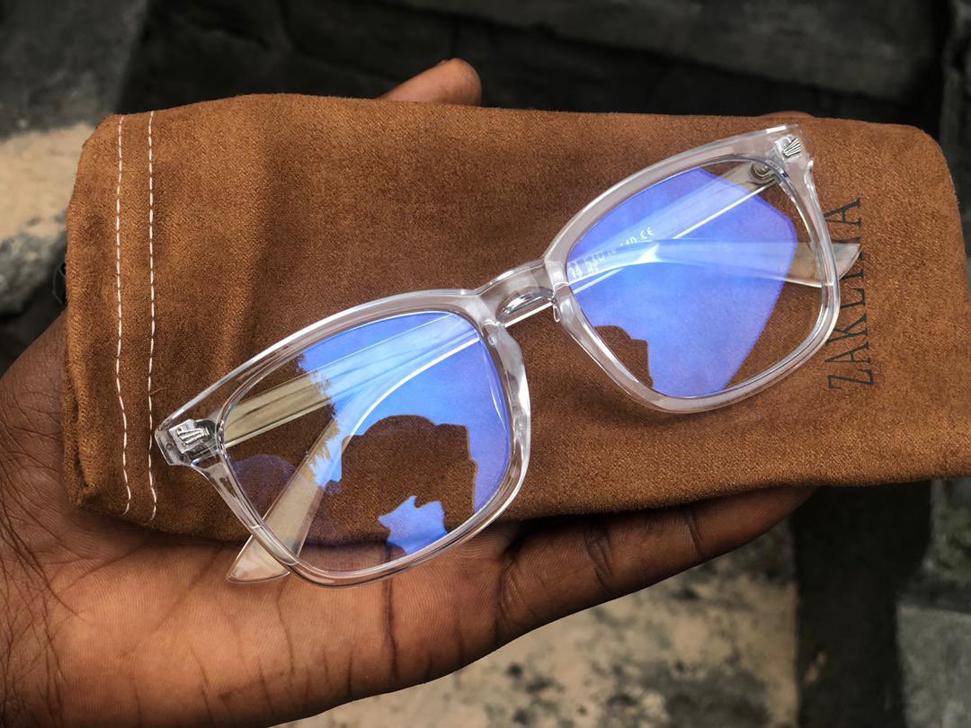 NathanaelDiav's tweet photo. Découvrez notre nouvelle gamme des lunettes non médicales contre les lumières écrans ( lumières bleues )
#Merkey
#Kinshasa https://t.co/BeBgU6URLw