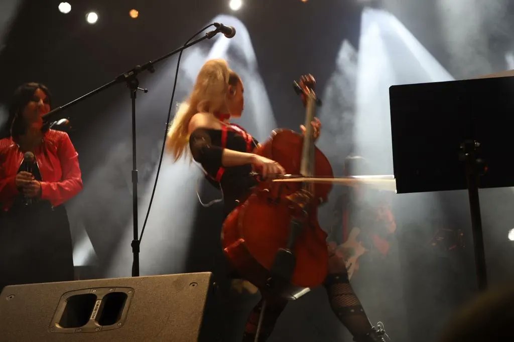🎶 Derroche de fuerza y energía en el Teatro Liceo con <a href="/senoritasonfire/">Señoritas on Fire</a> 👏👏👏 Música con nombre de mujer para reivindicar todo lo que compositoras, cantantes e intérpretes femeninas pueden aportar a la cultura. Veremos a vernos 😉
