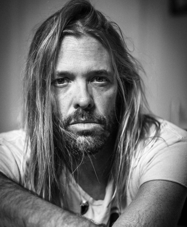 rocknrollgarag1's tweet photo. One year without the amazing Foo Fighters drummer Taylor Hawkins. He sadly left us back in March 25, 2022 at the age of 50.

📸Andreas Neumann https://t.co/SaomL0Bn4i