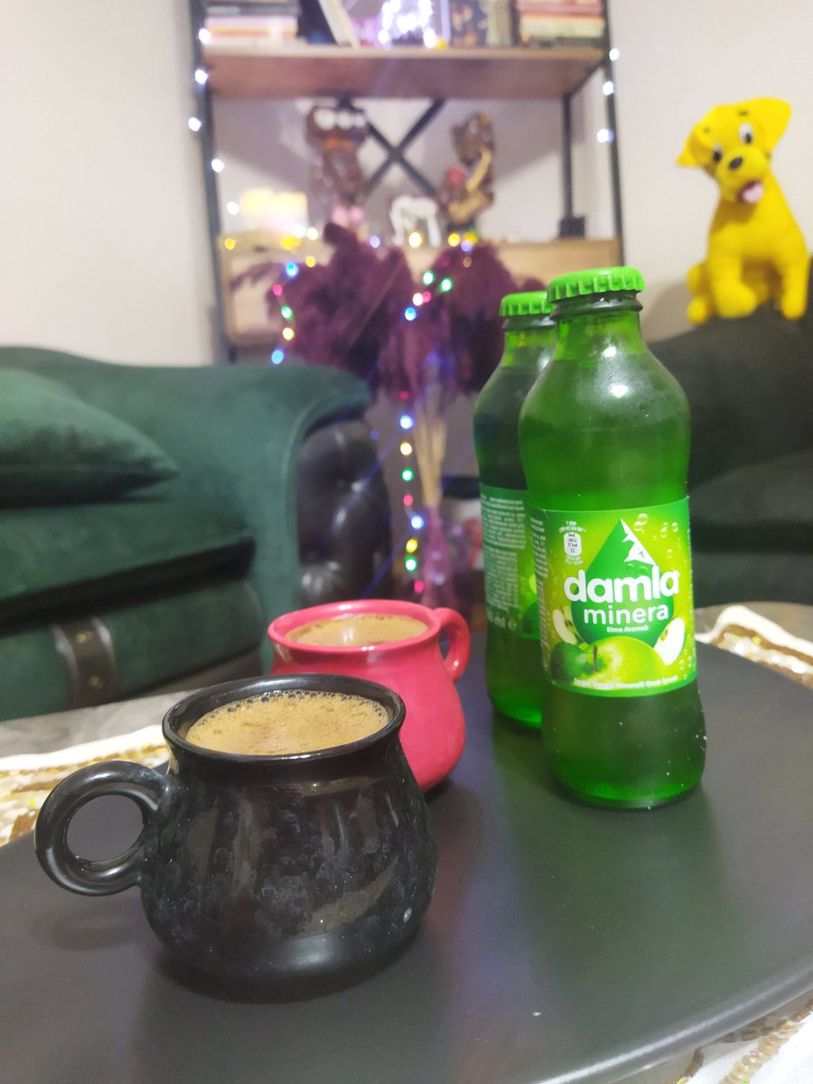 Nereden başlıyorduk?
 İlk önce seviyor muyduk, 
 yoksa ilk önce güveniyor muyduk?'' #kahve