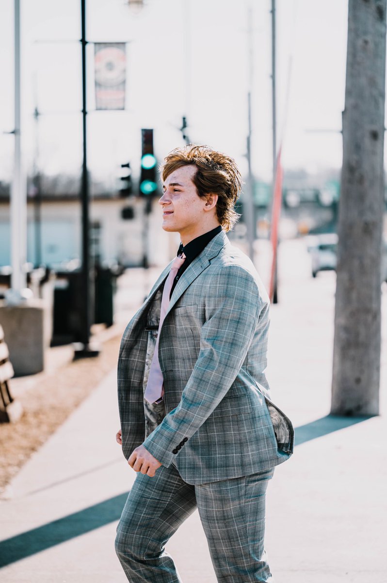 BlckHawksHockey's tweet photo. It’s been said that James showed up by himself so that he could have an individual fit check for tonight’s game 👔😎 https://t.co/kB0gmRxyi6