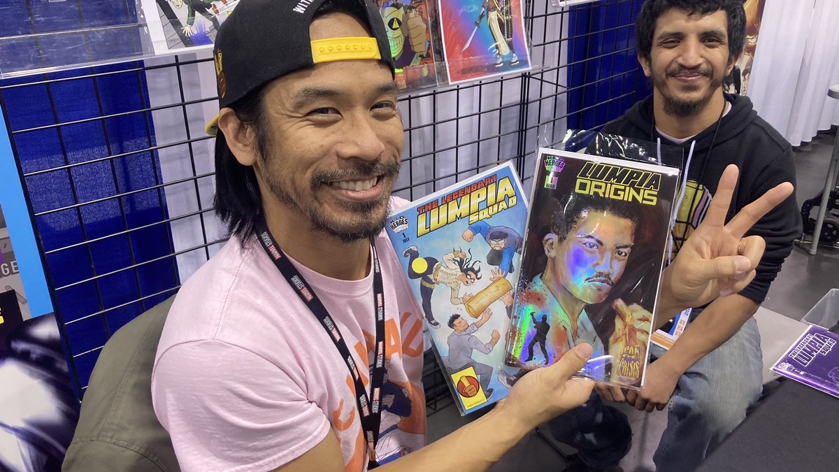 kidheroes's tweet photo. Meet artist @mashface38 signing his covers now until 6pm today @WonderCon !
Visit us inside the exhibit hall at the small press area BOOTH SP-70 between 300 and 400
#wondercon2023 #WonderCon #wonderconexclusives
#indiecomics https://t.co/cXpg1aZ6fY