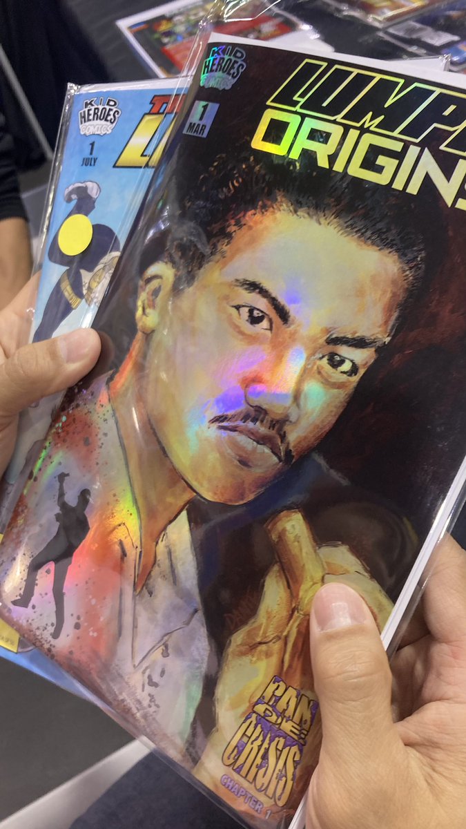kidheroes's tweet photo. Meet artist @mashface38 signing his covers now until 6pm today @WonderCon !
Visit us inside the exhibit hall at the small press area BOOTH SP-70 between 300 and 400
#wondercon2023 #WonderCon #wonderconexclusives
#indiecomics https://t.co/cXpg1aZ6fY