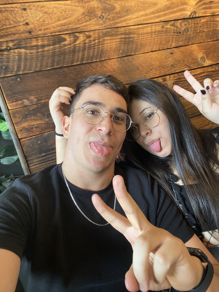 CesarBMartinez's tweet photo. Dei match com uma mina do interior de sp
Quase 3 meses de muita conversa e eu fui pra sp a trabalho
Nos conhecemos nessa viagem e pedi ela em namoro
3 meses de namoro e fomos morar juntos
Hoje montei uma mesa no escritório pra ela
Vamo adotar um gatinho https://t.co/cdMVGQA5V7