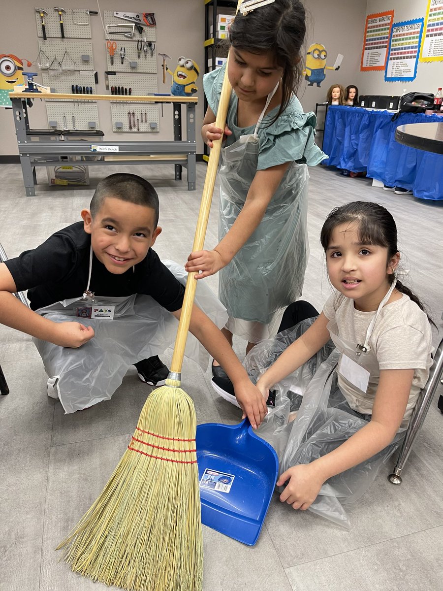 ChristieWithAnE's tweet photo. Fabulous Friday at the PAES Lab! Team Morgan shines when they are showing their work skills. #futureworkers @ParrPatriots https://t.co/YaPcGNWvX6