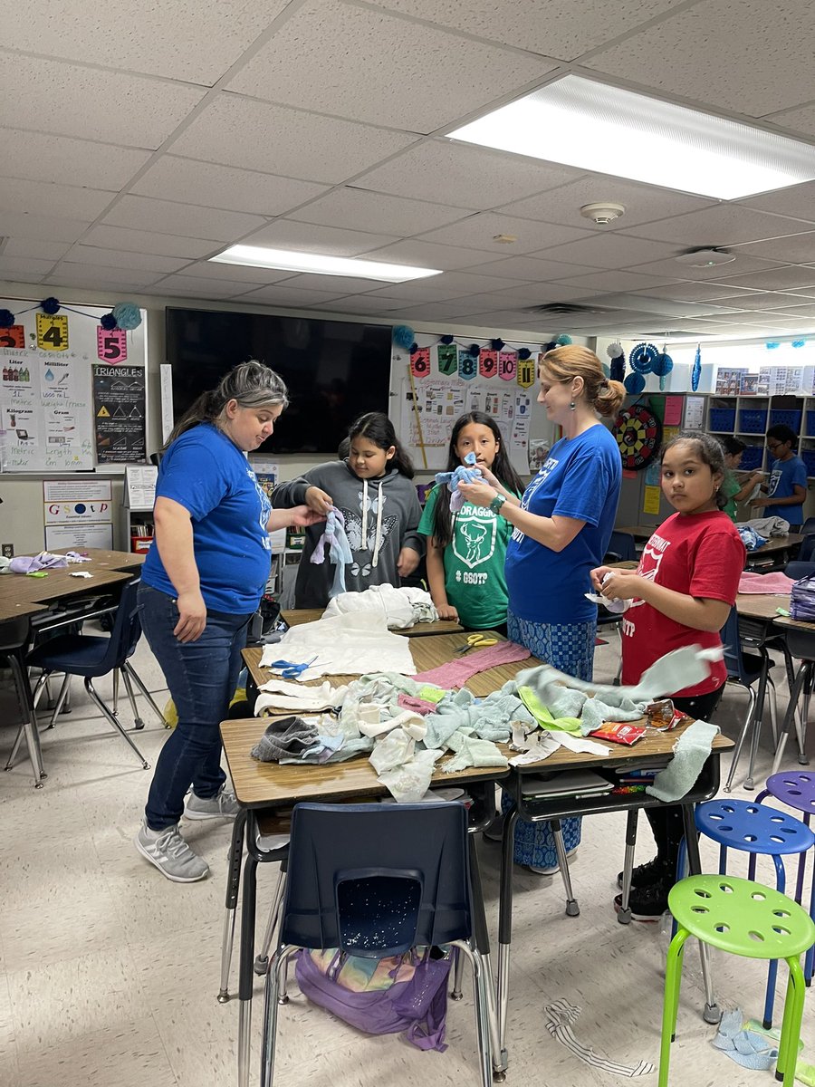 Motley’s Student Council making dog 🐶 toys to donate to the animal shelter. Thankful for our ETIP teacher leaders setting a great example. @mrs_surber @sramirez1107 #GSOTP #MISDExcellence
#ExcellenceAlways #BelieveinMesquite #MadetoExcel @shawnadelamar