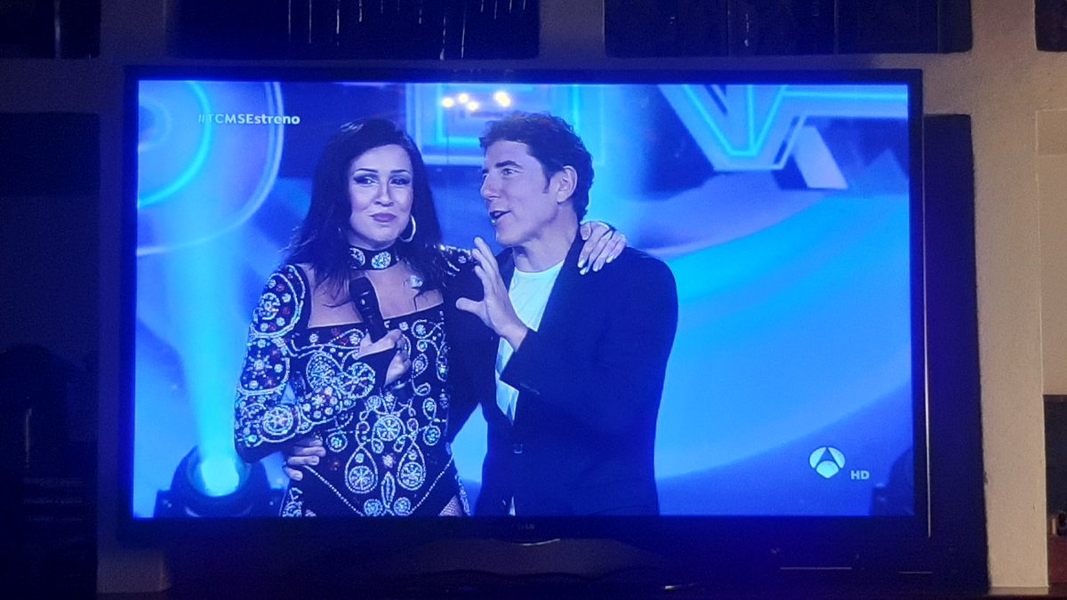 Así me he quedado tras ver la actuación de <a href="/AndreaGuasch/">Andrea Guasch</a> (de Hotel Flamingo con <a href="/SoyRosco/">Rubén Tajuelo Rosco</a> - "open.spotify.com/artist/5vLZVRD…"/"youtube.com/@hotelflamingo…") en su papel *Papelón como <a href="/ChanelTerrero/">Chanel Terrero</a> en la 1ª gala de <a href="/TuCaraMSuena/">TuCaraMeSuena</a>...

Qué fuerte. ORO PURO 🤭
<a href="/AngelLlacer/">Àngel Llàcer</a> [Guiño, guiño]