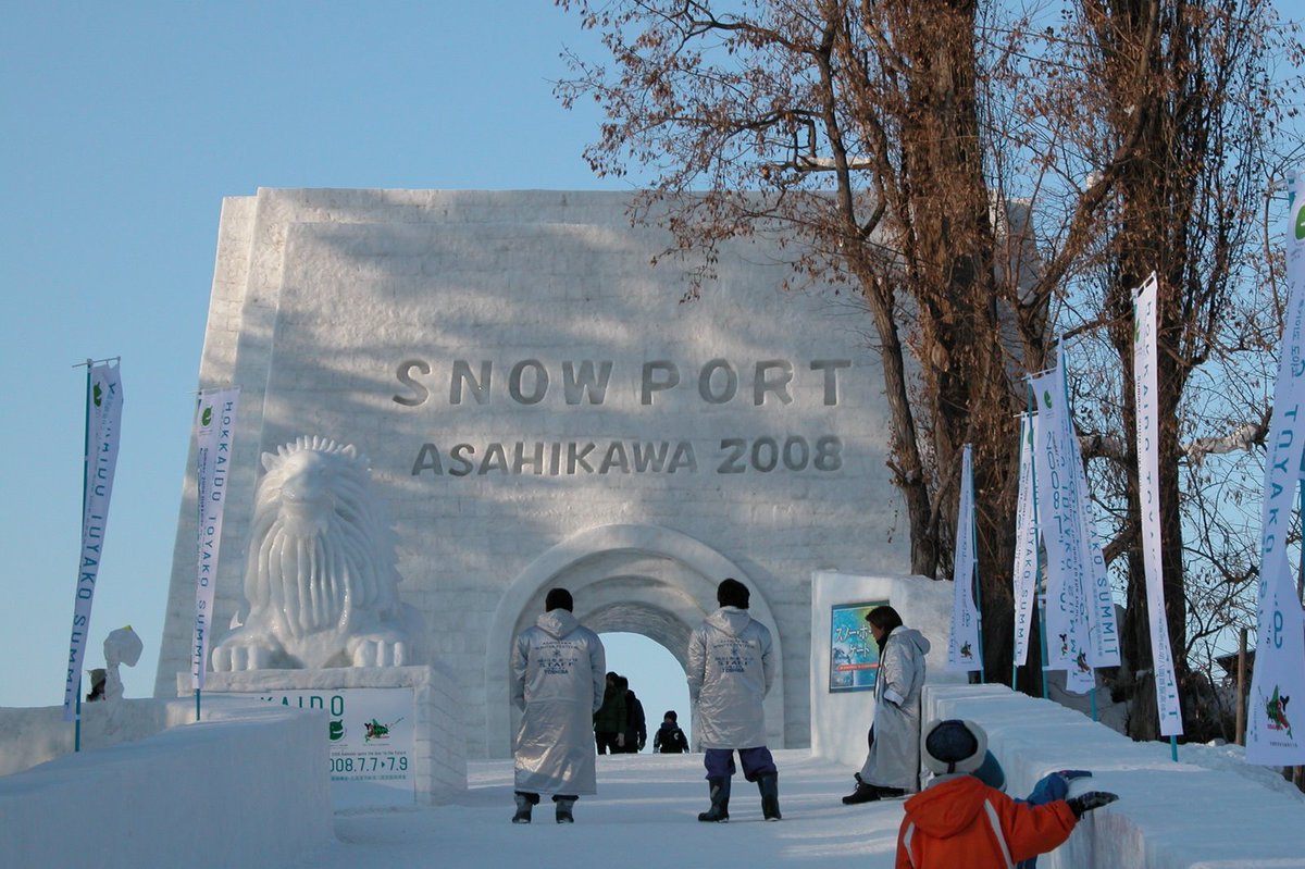 dmbtweet's tweet photo. Japanese Vacation Pics: Went to Yuki Matsuri in 2008 and 2016 and it is AMAZING! And cold, but the ramen and hot baileys helps. For a MASSIVE snow stage with lasers and fireworks, visit Asahikawa. Firework ash will rain hot so maybe don't wear your favorite coat. #LetsGoToJapan https://t.co/soLtDki62d