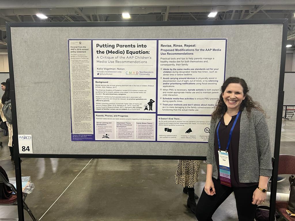 Had a blast presenting my poster on "Putting Parents into the (Media) Equation" today at #SRCD2023!! Thank you everyone who came by to discuss the work and future research 🙏👩‍🎓 <a href="/SRCDtweets/">Society for Research in Child Development</a> <a href="/CMHD_NU/">CMHD </a>