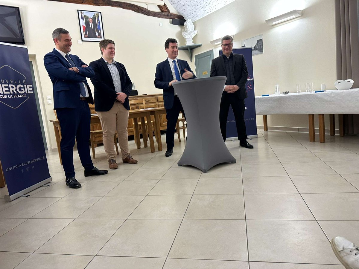 AnthonylafitteG's tweet photo. Belle soirée de lancement de Nouvelle Énergie Oise avec mon binôme @CastanieLudovic et nos adhérents NÉ.
Merci au Sénateur J. Bascher,  pour sa présence ainsi que @davidlisnard @MartinAlex06 @carodoucerain pour leur confiance. 
Une nouvelle énergie pour une nouvelle espérance.🇫🇷 https://t.co/K615N7KEgH