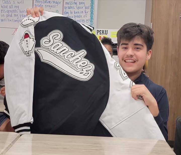 Congratulations to the NHS members for receiving their letterman jacket!
Thank you for being an active member in this organization and putting in all of your effort. You all look amazing!🙌#nhs #RandlePride