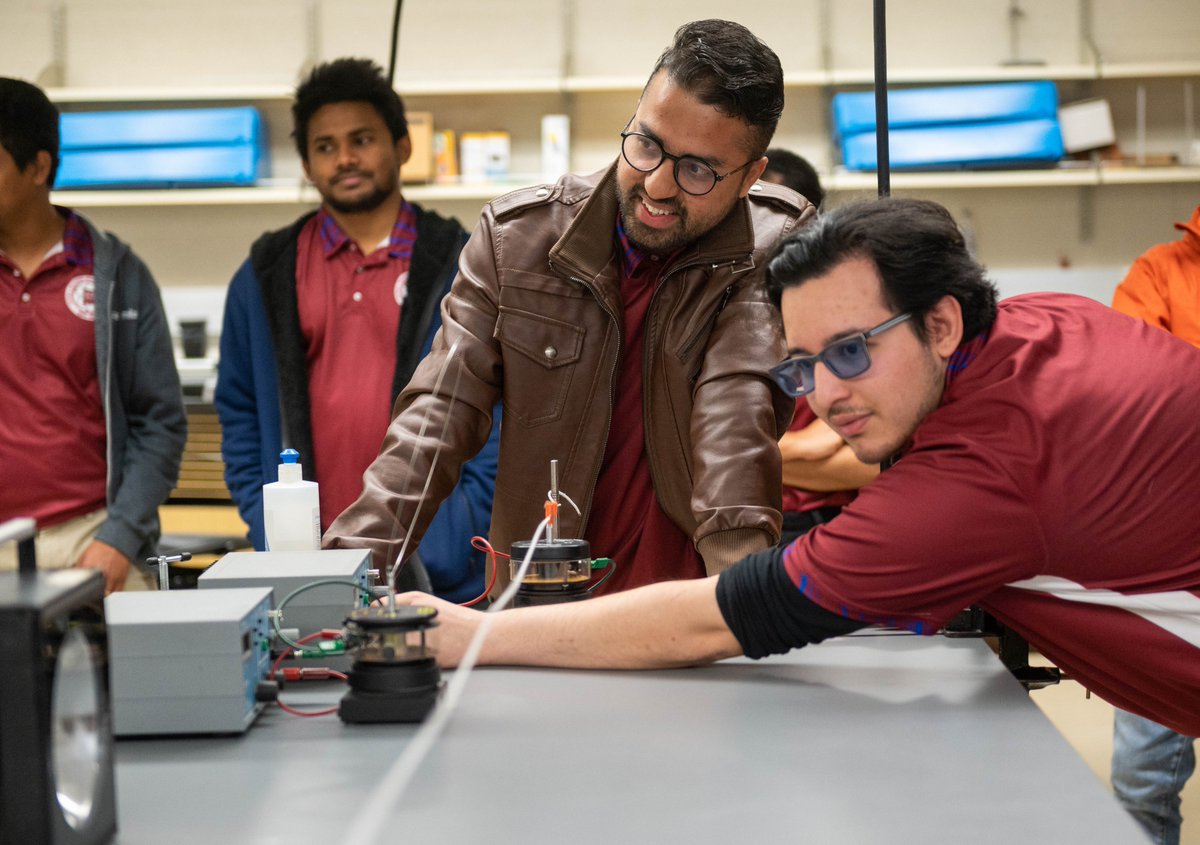 NMSUNews's tweet photo. NMSU's Physics Fun Day attracted students and community members to learn about physics in everyday life. NMSU's physics department has hosted the event since 2009 to inspire the next generation of physics and physics engineering grads. https://t.co/uAbCTtQKof