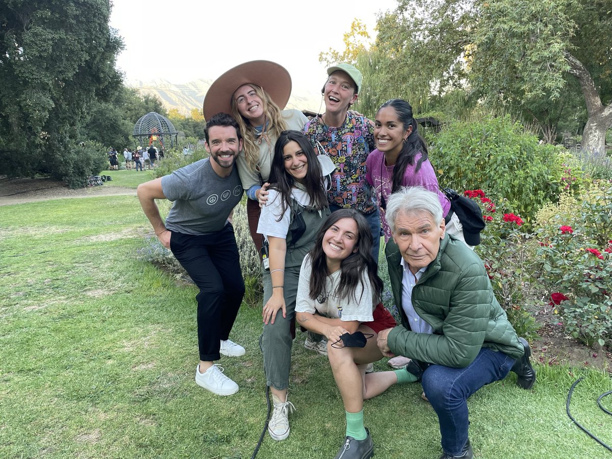michaelurie's tweet photo. #Shrinking eps 1-10 are all on @AppleTVPlus. A truly dreamy adventure. Some behind the scenes pics of acting titans, a fraction of our badass crew, my tv dad @BrianHoweActor. All thanks 2 creative geniuses @VDOOZER #jasonsegel @brettgoldstein @GoldmanNeil @ranwins @jamesponsoldt https://t.co/URLMNMhlDJ