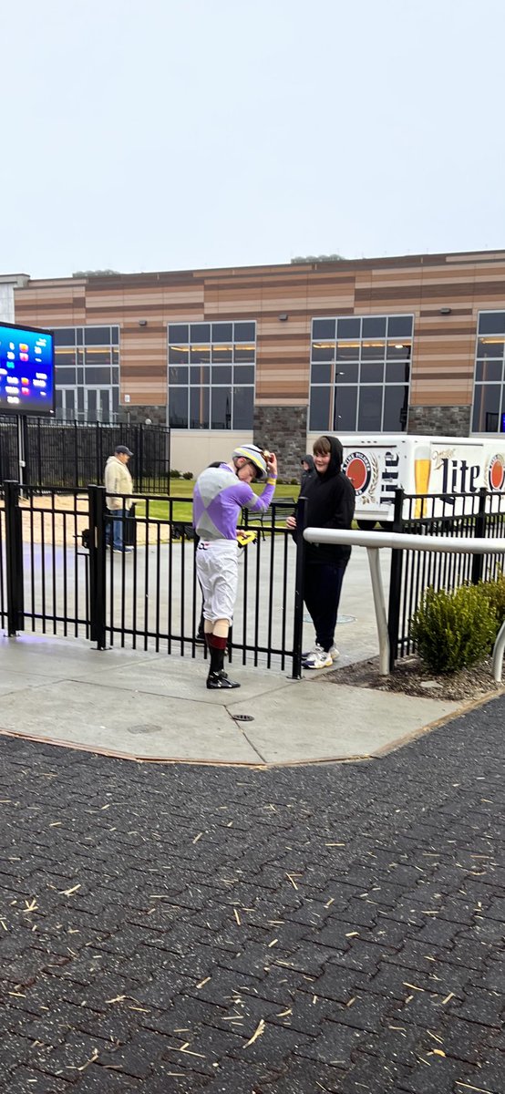 HorseRacingKK's tweet image. As soon as @dcjock1 arrived back in Kentucky he immediately found a fan, took a selfie and donated a pair of goggles.

Kid has fans all across North America! He heads back to @WoodbineTB next week. #DCJOCK