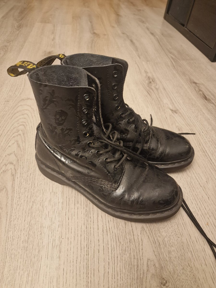 delidebra's tweet photo. @drmartens My 12 year old boots have just died on me. Thank you for your service #bestbootsever https://t.co/3zhHd1Wr6D