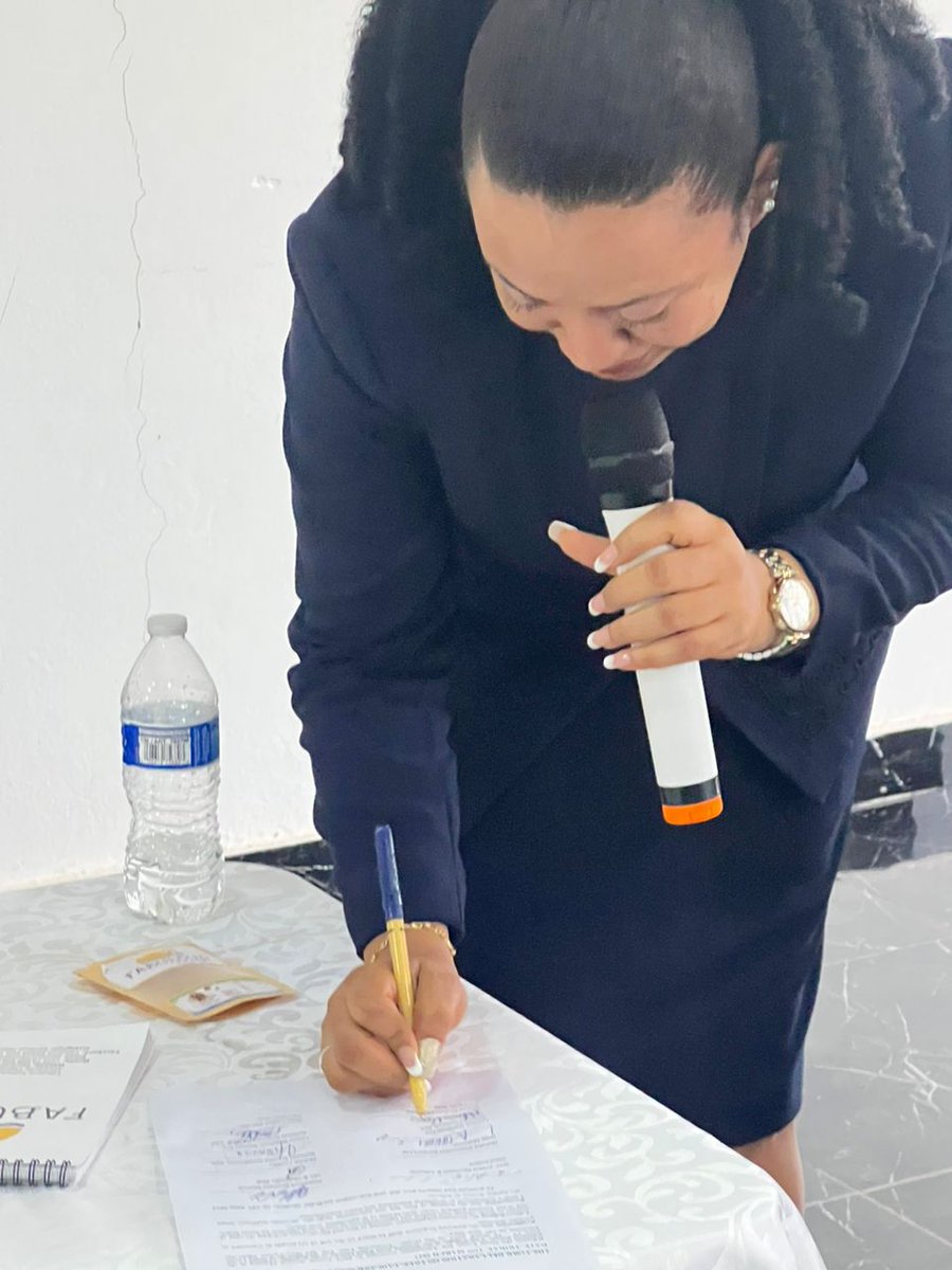 barbsbar's tweet photo. Signing of the YORK DECLARATION at the Sierra Leone Bar Association's AGM last Friday. Ensuring political parties and key stakeholders commit to free, fair and non-violent elections, in Sierra Leone on 24th June, 2023. https://t.co/SKpCUUjybY