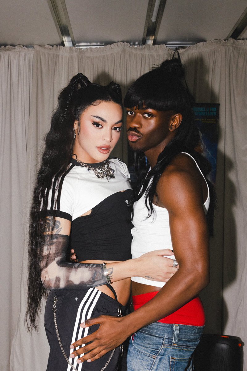pabllovittar's tweet photo. // Love u @LilNasX  🖤⛓️ https://t.co/stQDiLqZZY