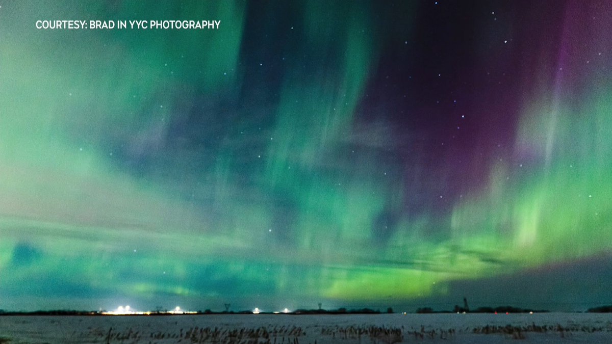 Watch: Shutterbugs and amateur photographers were treated to a spectacular light show, as the aurora borealis lit the sky for hours. <a href="/CamaeMarayag/">Camae Marayag</a> has more. #yyc calgary.ctvnews.ca/video?clipId=2…