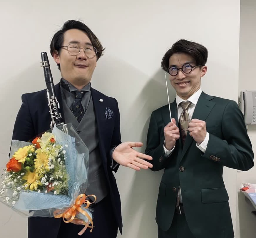 rk_mahler_1101's tweet photo. 粋吹、無事終演しました🌸雨の中お越しいただいた皆様、本当にありがとうございました。

舞台上は音楽への愛で溢れてました。

主題と変奏、カラーシンフォニー、そして新作のクラリネット協奏曲の初演、今やりたい音楽全部やることが出来ました。悔いなし。また次に進んでゆきます。多謝 https://t.co/ZyIi6CDoMq