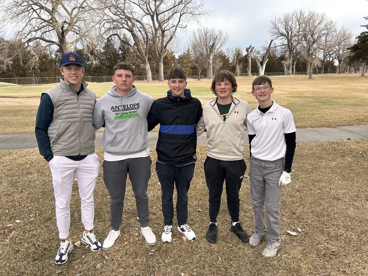 NP__Golf's tweet photo. Appreciate the effort/attitude/focus of all our guys….it’s been a very competitive tryout/qualification week. 
Congrats to our 5 flight winners today in our Blue/Gold inter squad challenge! https://t.co/gHd0xljFxc