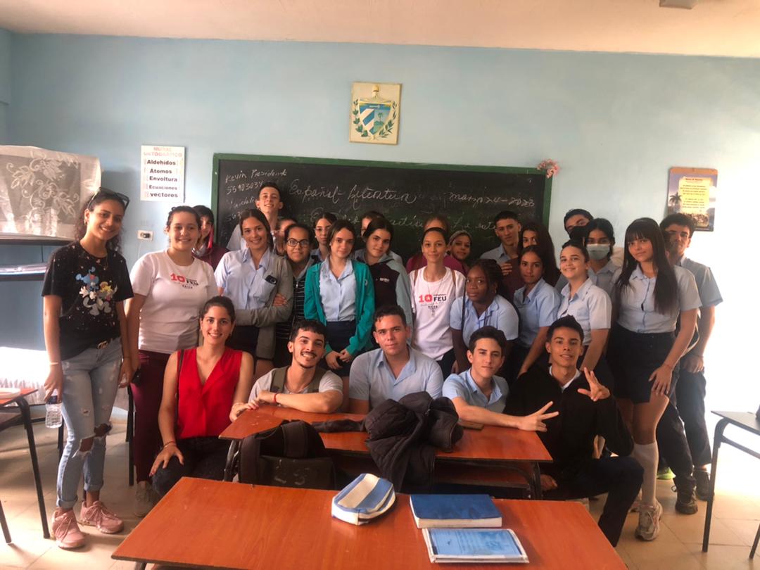 KevinDelgadolv2's tweet photo. En modo #ProyectoMella y #Guerrilla13deMarzo la #FEU_FCSH se llega hasta preuniversitarios del territorio. Conversar con los chicos y chicas de la #FEEM sobre las #EleccionesNacionales y la Formación Vocacional fue el objetivo principal. 
@FeuCuba @JulioMorejonP @Preside37694430 https://t.co/gOgDCdMJie