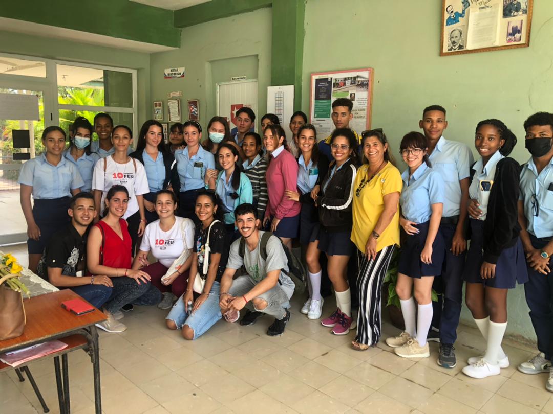 KevinDelgadolv2's tweet photo. En modo #ProyectoMella y #Guerrilla13deMarzo la #FEU_FCSH se llega hasta preuniversitarios del territorio. Conversar con los chicos y chicas de la #FEEM sobre las #EleccionesNacionales y la Formación Vocacional fue el objetivo principal. 
@FeuCuba @JulioMorejonP @Preside37694430 https://t.co/gOgDCdMJie