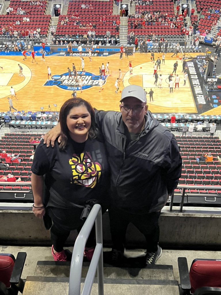 calaroche01's tweet photo. #mmselfie #marchmadness #ncaa #louisville https://t.co/NnSnnWtvRR