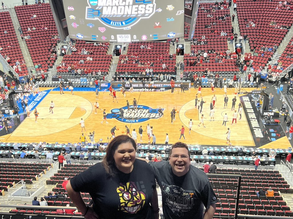 calaroche01's tweet photo. #mmselfie #marchmadness #ncaa #louisville https://t.co/NnSnnWtvRR