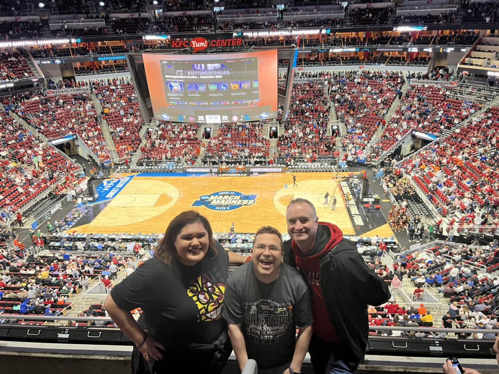 calaroche01's tweet photo. #mmselfie #marchmadness #ncaa #louisville https://t.co/NnSnnWtvRR