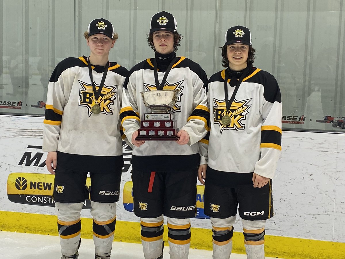 jlob22's tweet photo. What a year.  Boys battled and competed all year.  Graham Tuer champions in Regina, first place finish in league play and league champions.  Great group of kids and families.  Lots of $$ and time commitment….but the these pics make it all worth it. Congrats Cole and boys!!! https://t.co/GI7WZEjGW0