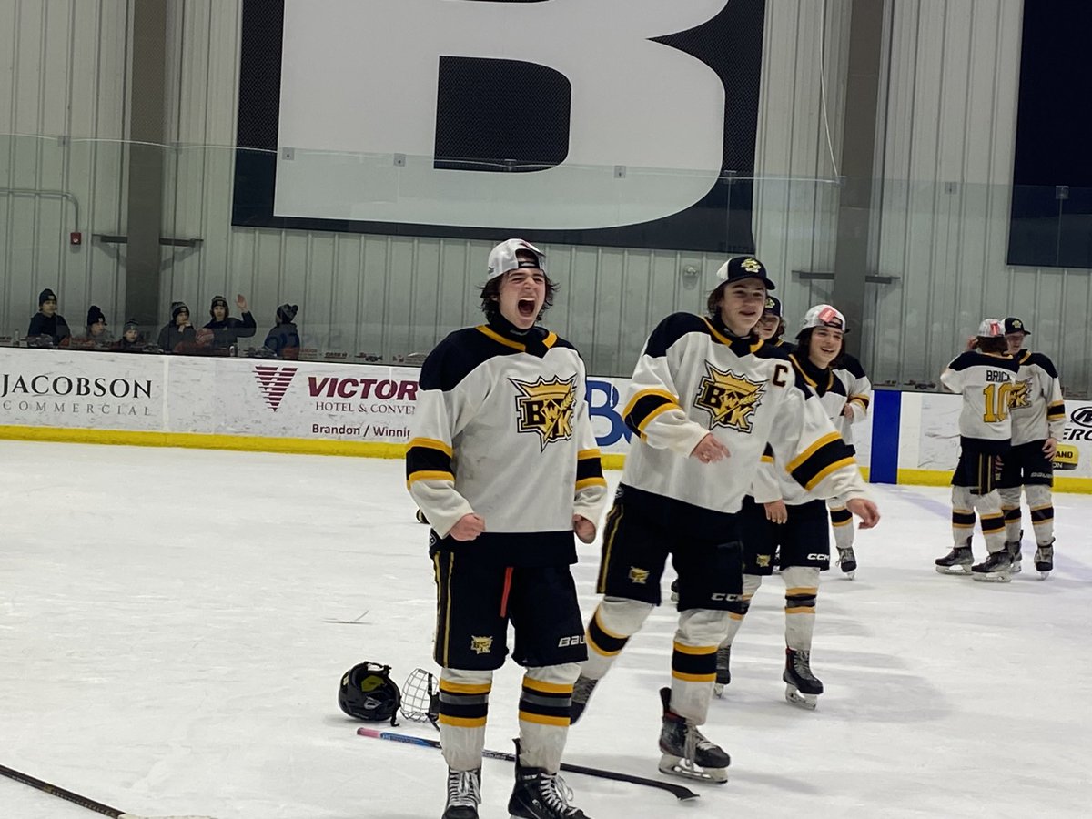 jlob22's tweet photo. What a year.  Boys battled and competed all year.  Graham Tuer champions in Regina, first place finish in league play and league champions.  Great group of kids and families.  Lots of $$ and time commitment….but the these pics make it all worth it. Congrats Cole and boys!!! https://t.co/GI7WZEjGW0
