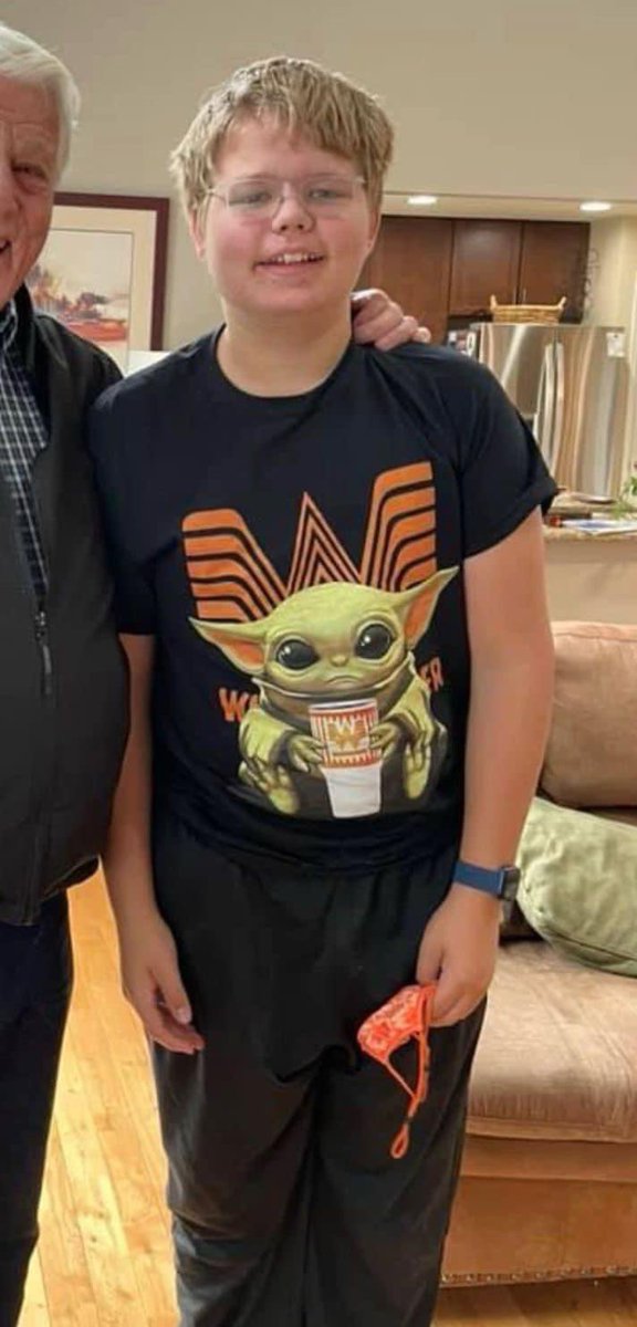 SOS 🆘 copiado de un grupo, porfa difundir : Este chico de 15/16 años es de Colorado y esta de tour acá en Costa Rica con su colegio. Se desapareció hoy.  Tiene autismo. 

Ya fue reportado al OIJ y su familia de Colorado está en camino. Porfa difundir!