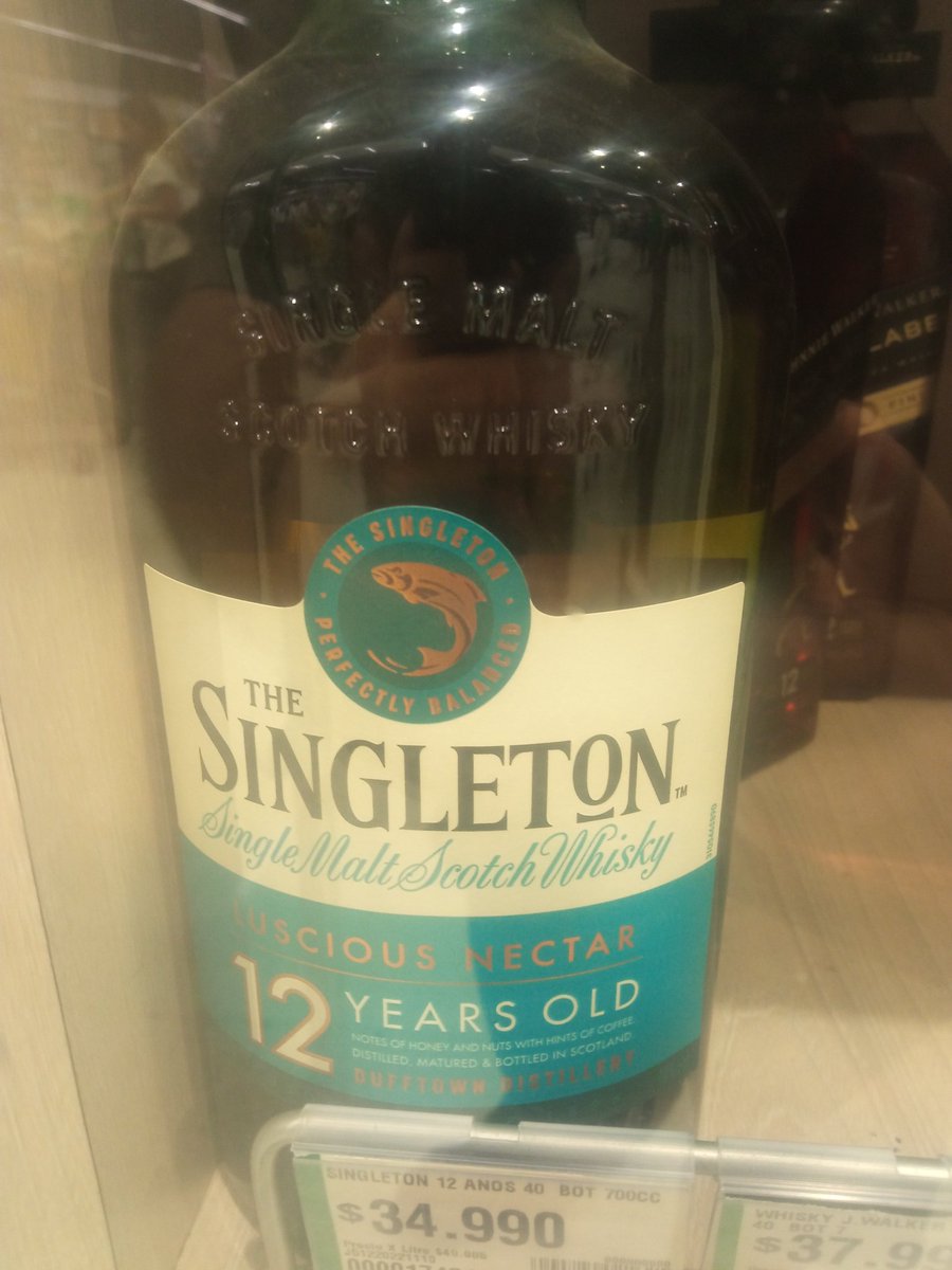 ElCh1ss's tweet photo. @5eniorDeveloper Yo debo andar muy mal para ver patrones de diseño #java en las botellas https://t.co/YA5qOB7TEF
