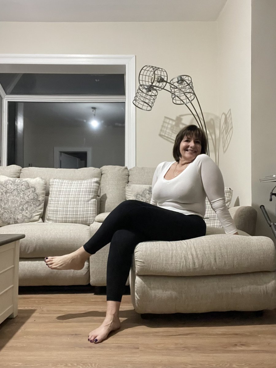 BronxGal62's tweet photo. Just trying to stay Positive after an emotionally draining week 🥹. Thanks for all the love 💜🙏🏻💜 #weekend #emotionallydrained #longweek #PositiveEnergy #positivemindset #onlyfans #ThankYou #love #smile #photograghy #newhome https://t.co/lIascB1Q27