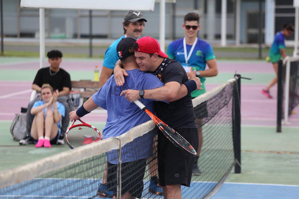 DeportesAR's tweet photo. #DeporteAdaptado #Tenis ¡Argüello se quedó con el título en el TRI 21!

El argentino ganó los cinco partidos que disputó y se consagró campeón en el Campeonato Americano TRI 21 que se desarrolla en el CeNARD y reúne a más de 200 atletas con síndrome de Down.

📷 @FadasdOk https://t.co/2XcV0UCfCz
