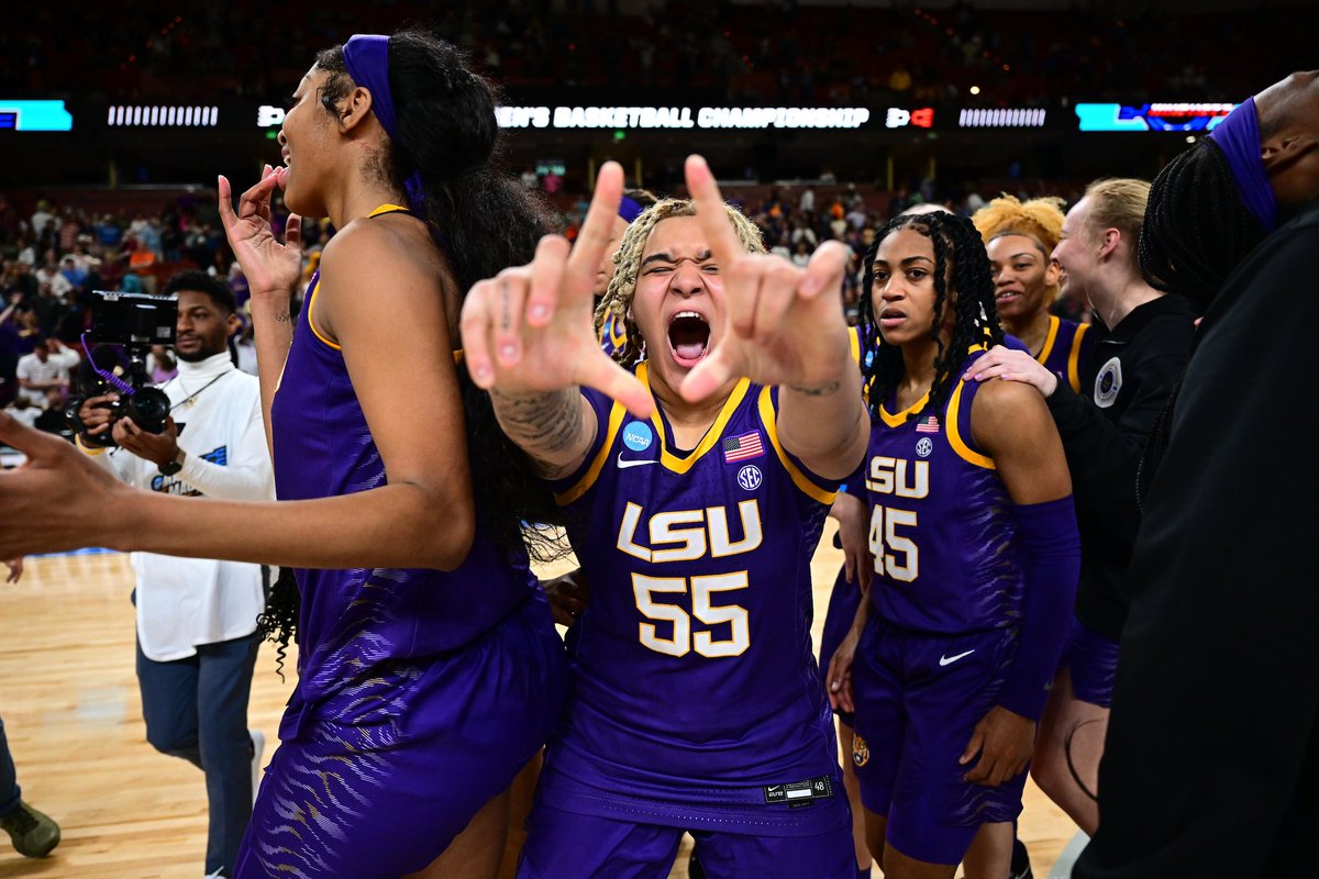 LSUwbkb's tweet photo. VICTORY FOR LSU https://t.co/BuTsvpIFLY