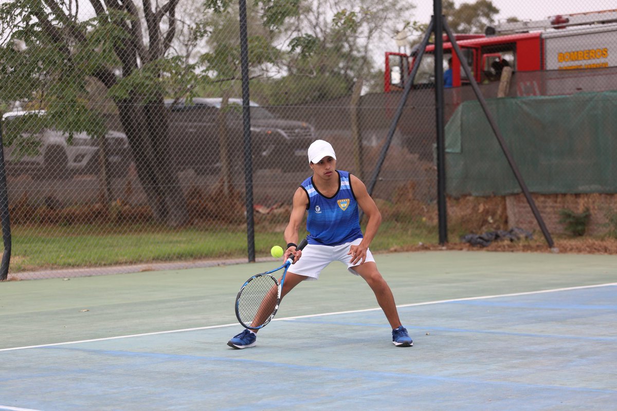 #DeporteAdaptado #Tenis ¡Argüello se quedó con el título en el TRI 21!

El argentino ganó los cinco partidos que disputó y se consagró campeón en el Campeonato Americano TRI 21 que se desarrolla en el CeNARD y reúne a más de 200 atletas con síndrome de Down.

📷 <a href="/FadasdOk/">FADASD</a>