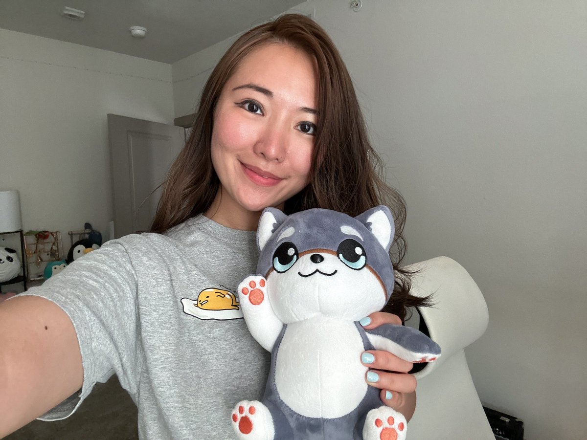 emilyywng's tweet image. HI EVERYONE I HAVE AN EXTRA PROTOTYPE GNAR PLUSH (my dog’s name) TO GIVEAWAY TO YOU ALL!

To enter:
✅Follow @emilyywng 
✅Retweet
✅Like

📢Winner announced March 31st

THIS IS YOUR CHANCE TO GET A GNAR PLUSHIE BEFORE ANYONE ELSE!! Ty to @AgonTFT the best merch manager ever