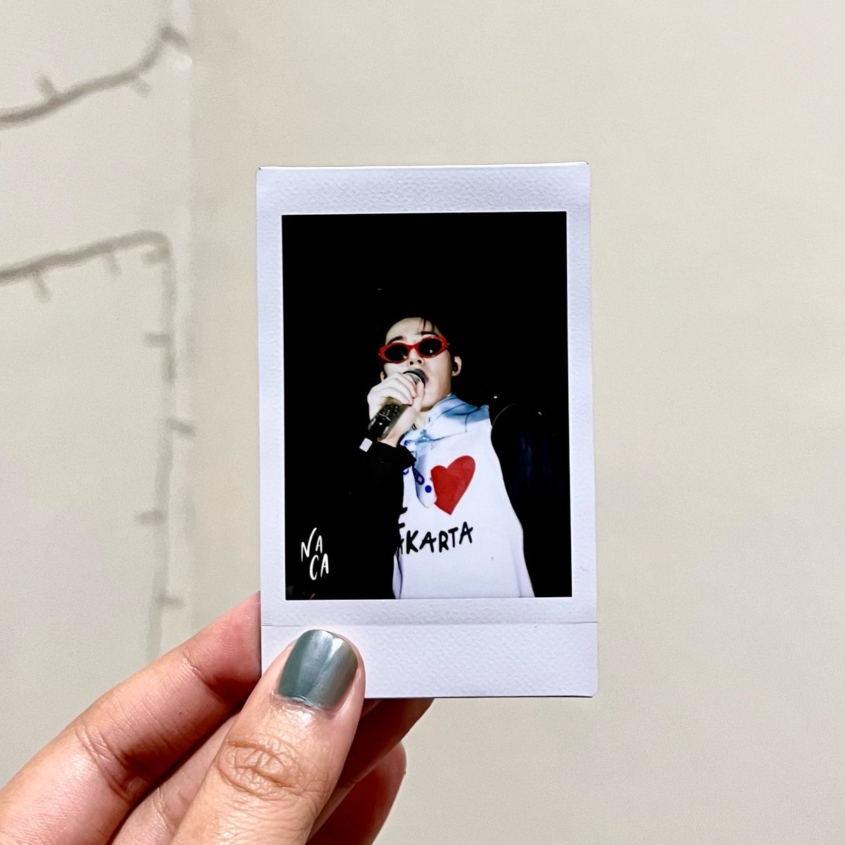 131pics_'s tweet photo. #HANBIN polaroid taken by a fan at the hidden stage, Jakarta https://t.co/C7RMSAu7u2